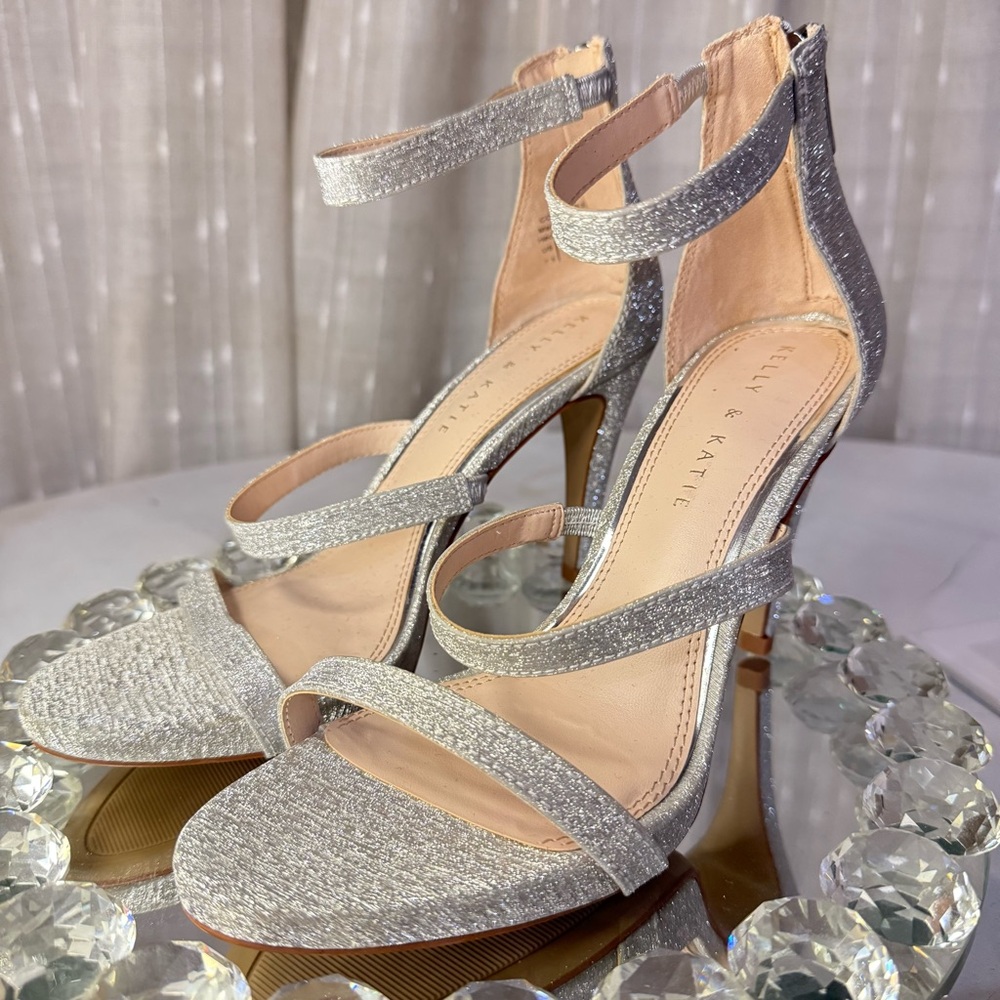 Kelly & Katie Silver Courtney Metallic Sparkle Heels 
Size: 7.5 •Excellent & New